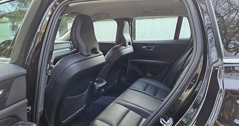 Volvo V60 cena 88000 przebieg: 161000, rok produkcji 2019 z Włocławek małe 277